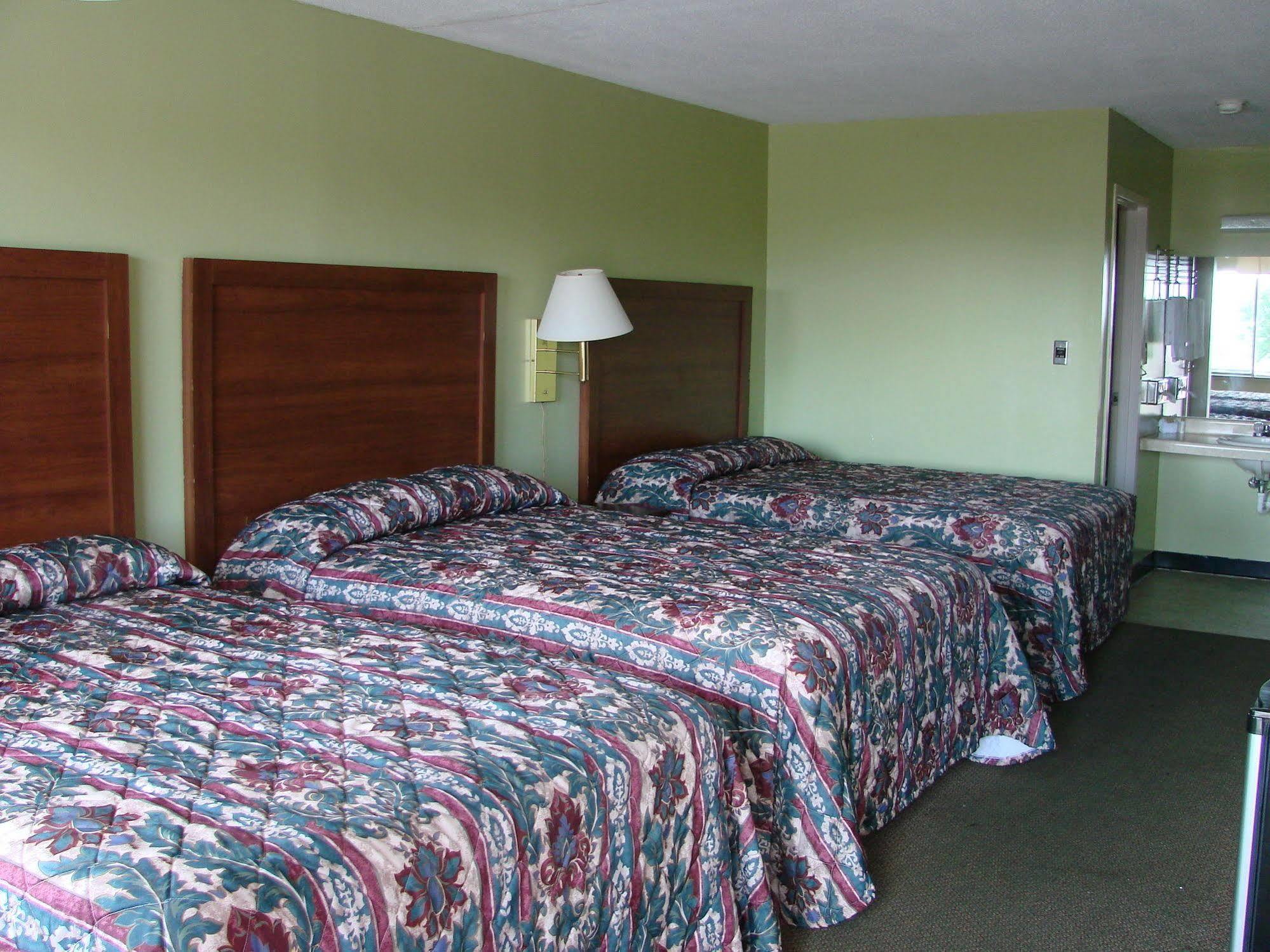 The At - Motel